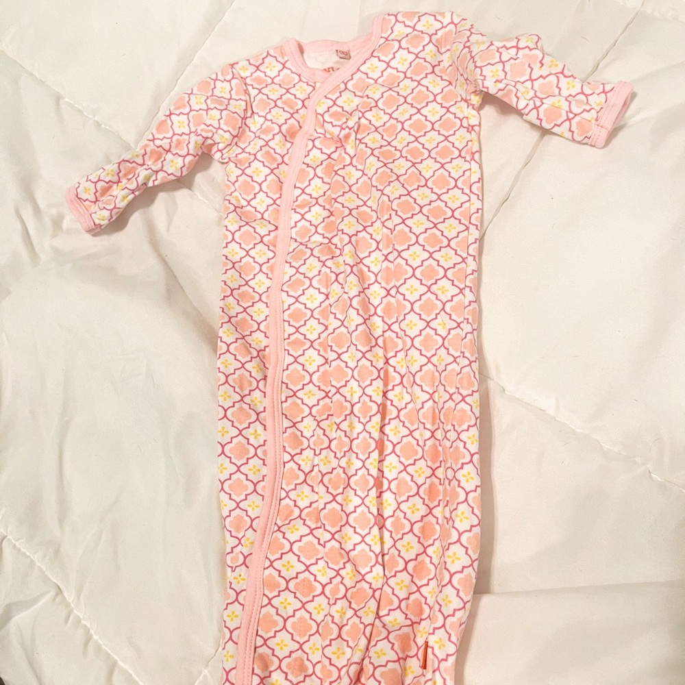 Magnetic baby gown